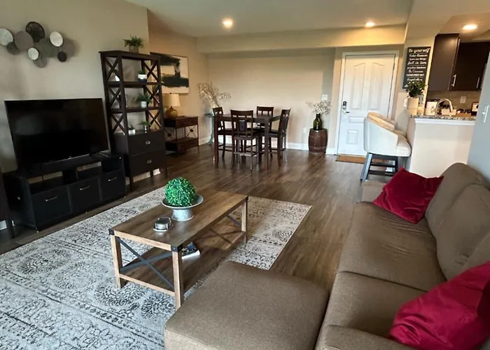 Spacious 2 Bedroom 2 Bathroom Apartment With Balcony In Uptown Charlotte! City Views & Free Parking!