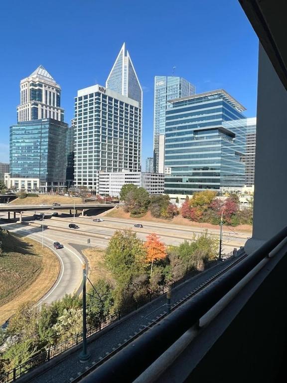 Apartment Spacious 2 Bedroom 2 Bathroom With Balcony In Uptown Charlotte! Views & Free Parking! Charlotte