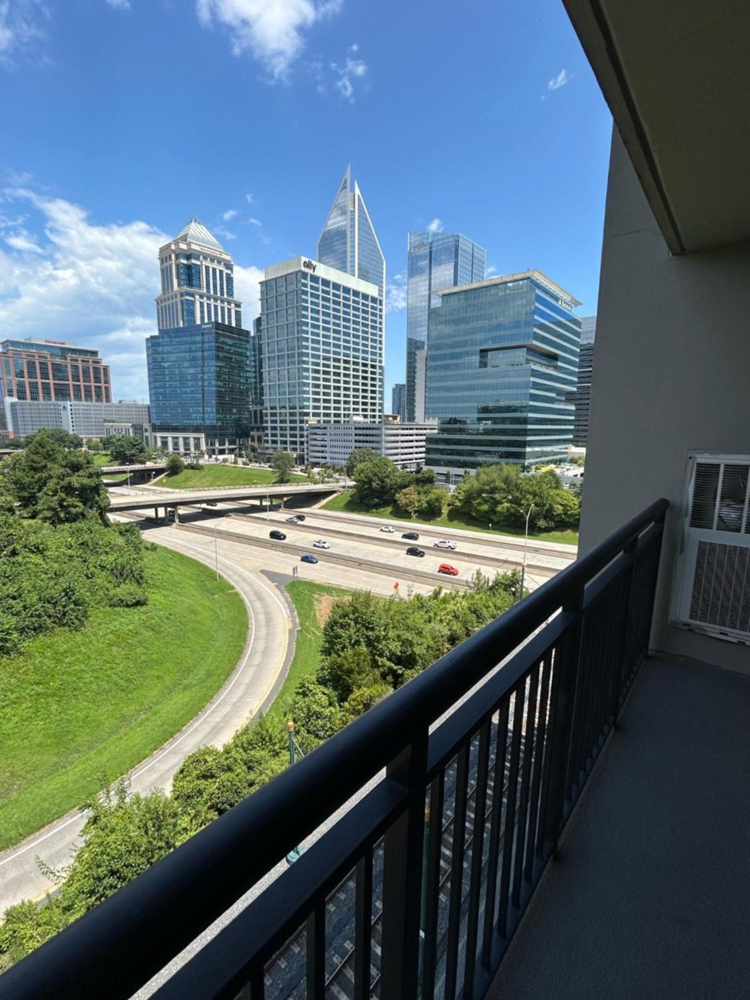 Apartment Spacious 2 Bedroom 2 Bathroom With Balcony In Uptown Charlotte! Views & Free Parking! Charlotte